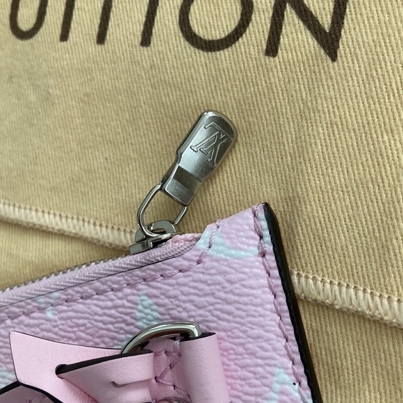 nwot Louis Vuitton Limited Edition Escale Neverfull MM Pochette - Picture 5 of 10
